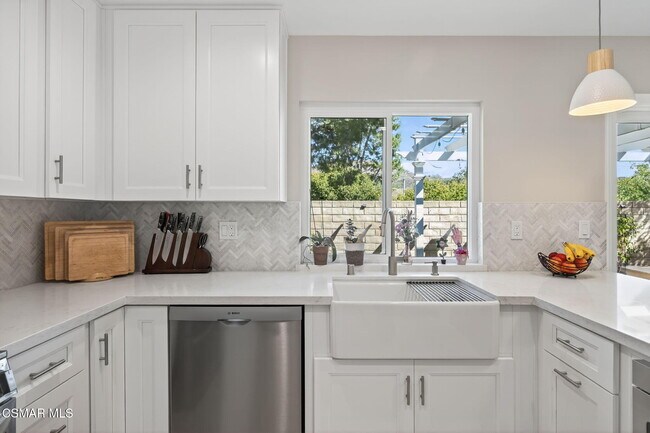 Building Photo - 4202 Lost Springs Dr