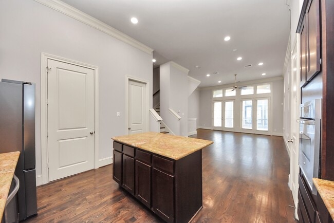 Building Photo - 1831 Dart St