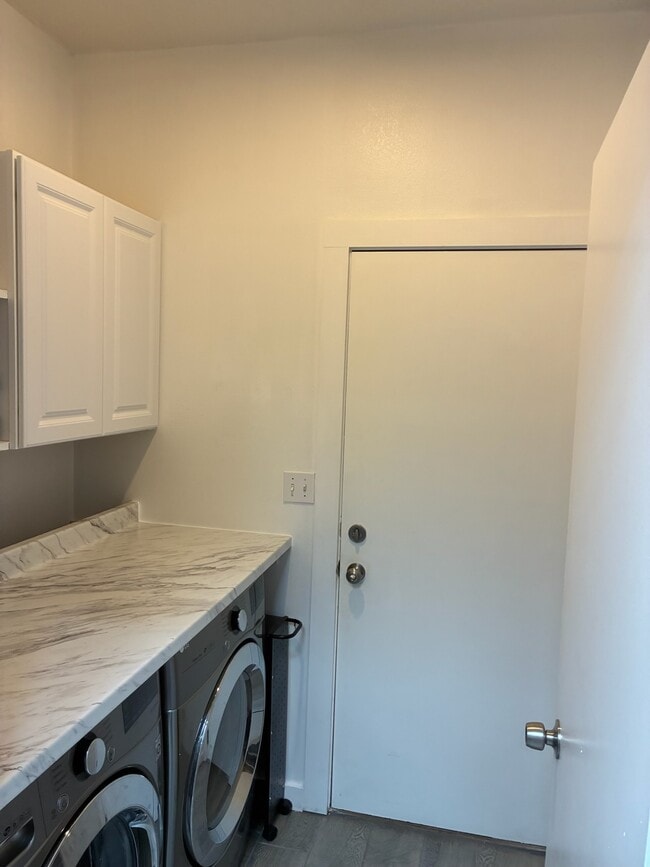 Building Photo - 243 Glenridge Park Ln NE