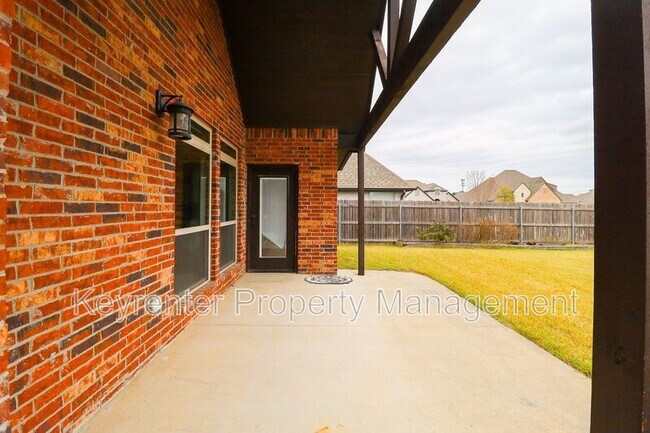 Building Photo - 18618 E 45th St S