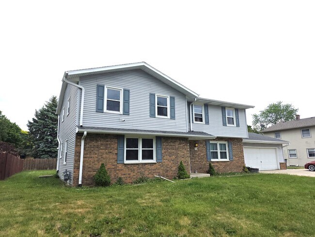 Building Photo - 3 bedroom Franklin Townhome