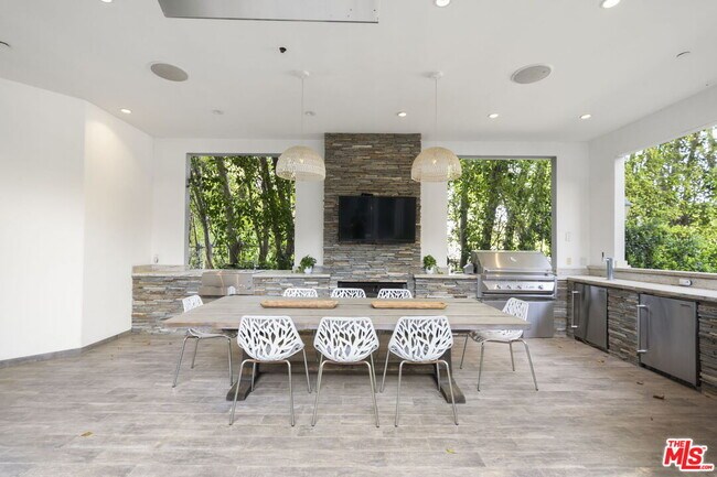 Building Photo - 4923 Amigo Ave