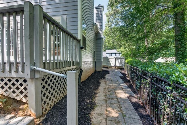 Building Photo - 5035 N Bridges Dr