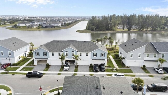 Building Photo - 4616 Longwood Lk Sq