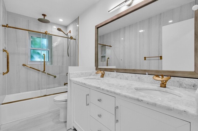 Building Photo - 1329 Pinebrook Way