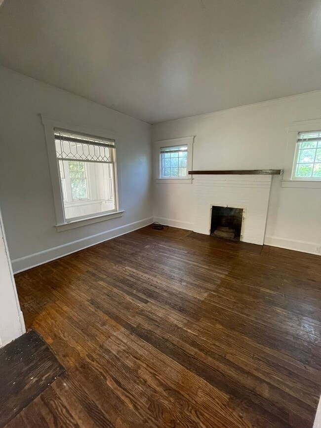 Building Photo - Private Rooms Available on Packard – Utilities & Wi-Fi Included!