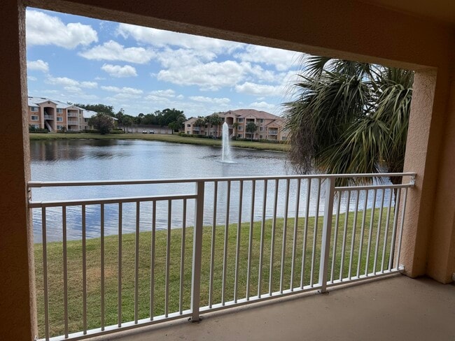 Building Photo - 291 SW Palm Dr