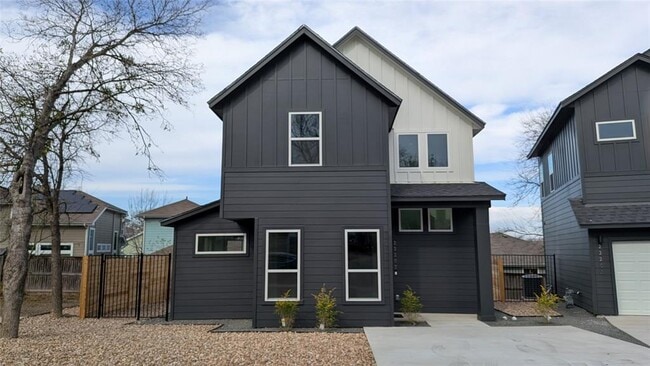 Building Photo - 2220 Yellow Jacket Ln