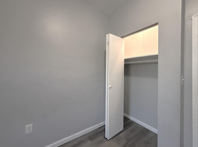 Building Photo - 286 MARTIN LUTHER KING JR Dr