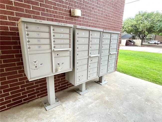 Building Photo - 1915 Dartmouth St