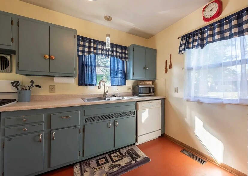 Building Photo - 904 E Maxwell Ln