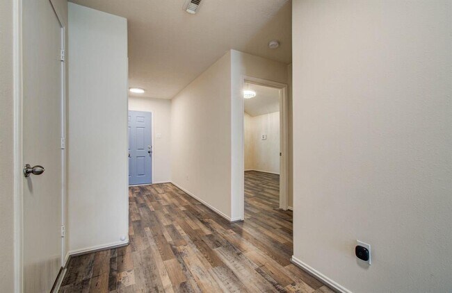 Building Photo - 2650 Daryns Landing Dr