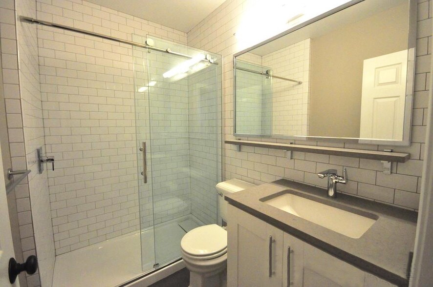 Bath - 116 Warren St