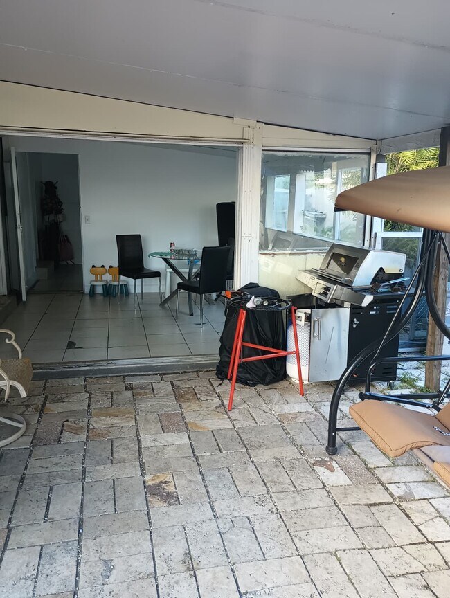 Building Photo - 2905 E 8th Ave