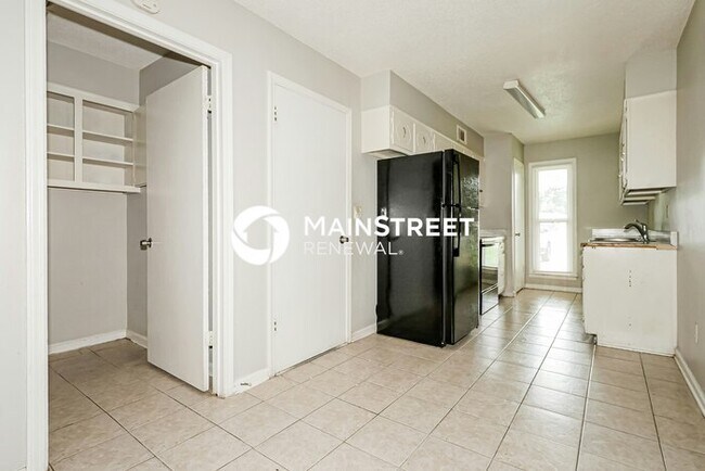 Building Photo - 3 Bedroom Pet-Friendly Home in Memphis, TN with Main Street Renewal