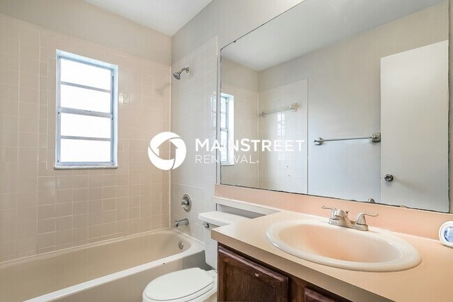 Building Photo - 3 Bedroom Pet-Friendly Home in OVIEDO, FL with Main Street Renewal