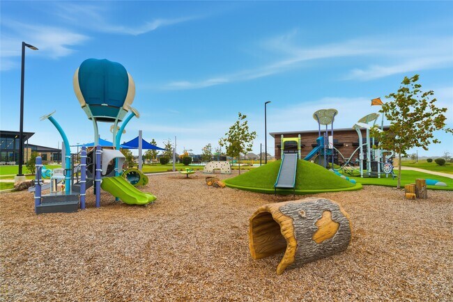 Building Photo - 27039 Blue Pool Dr