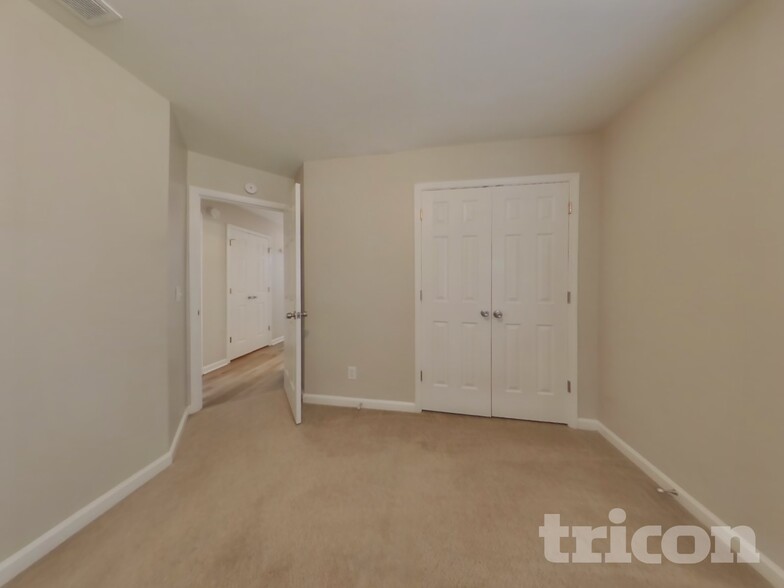 Building Photo - 320 Providence Rd