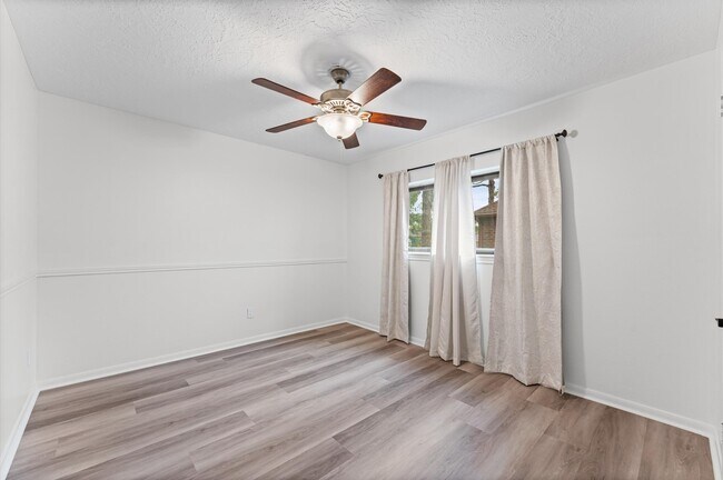 Building Photo - 110 Shadow Wood Dr