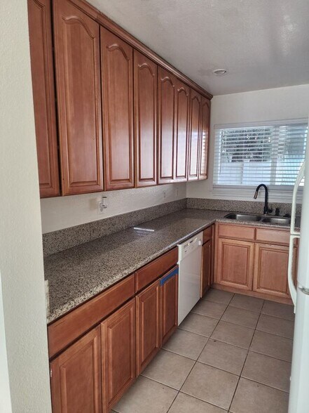 Building Photo - 13514 Village Dr