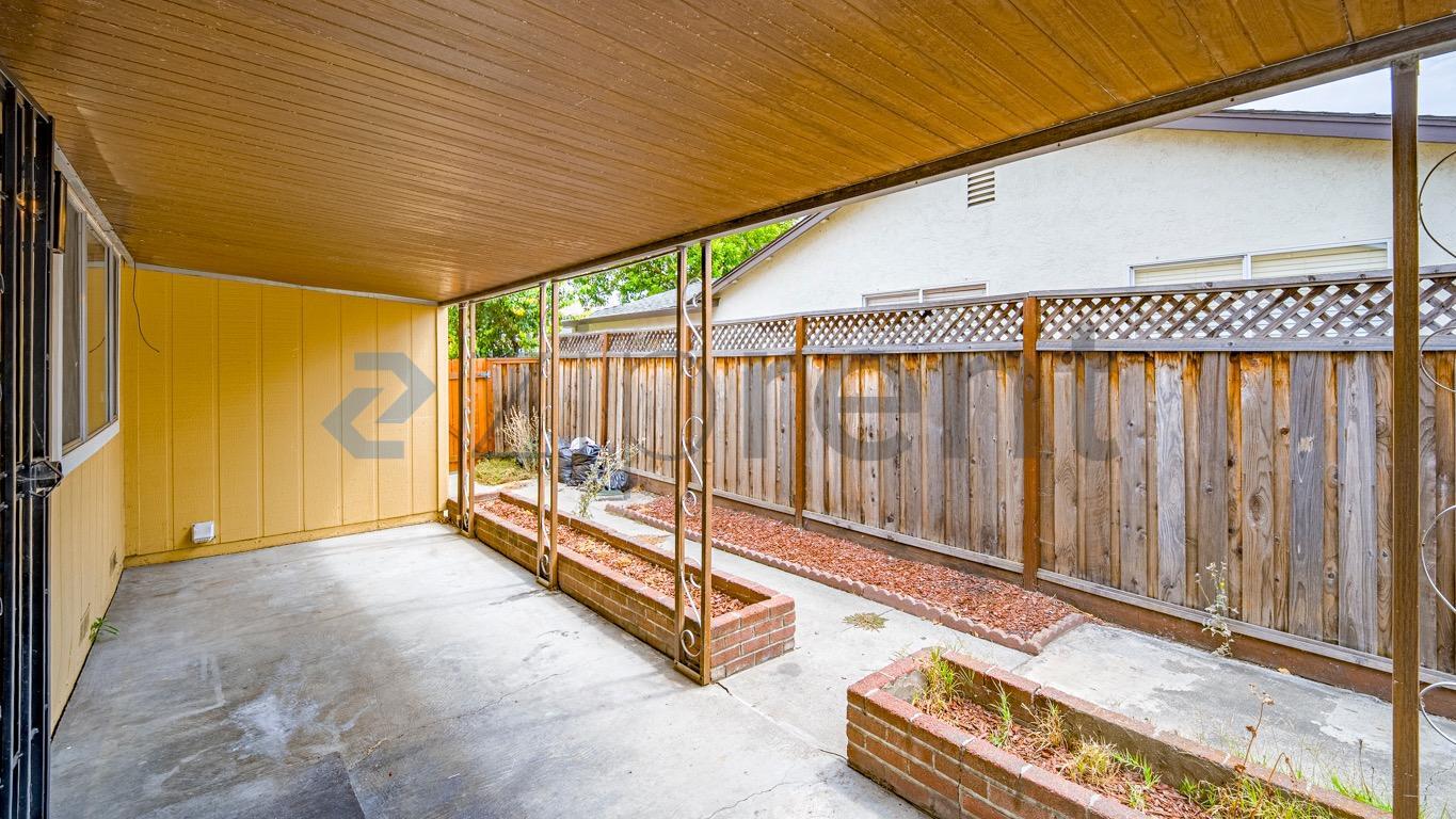 Building Photo - Unit