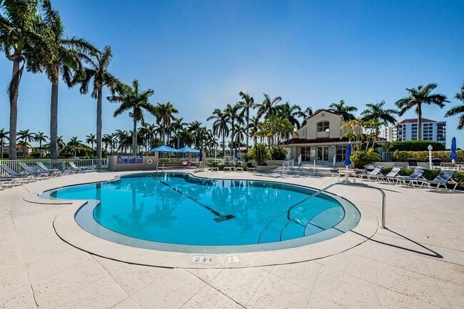 Building Photo - 6100 Bahia Del Mar Cir N