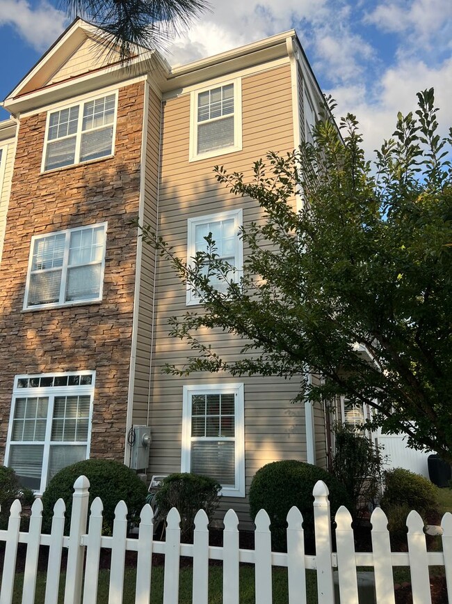 Building Photo - Spacious, Charming 3 Story End Townhome fe...