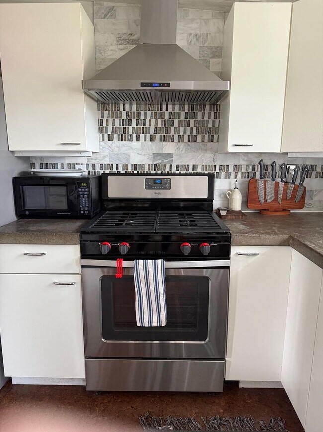 Building Photo - Spacious 3 Bed 2 Bath in the heart of Littleton