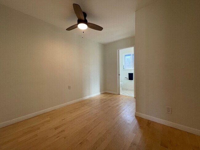 Building Photo - 6520 Havenside Dr