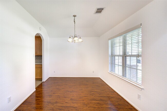 Building Photo - 11 E Sage Creek Pl