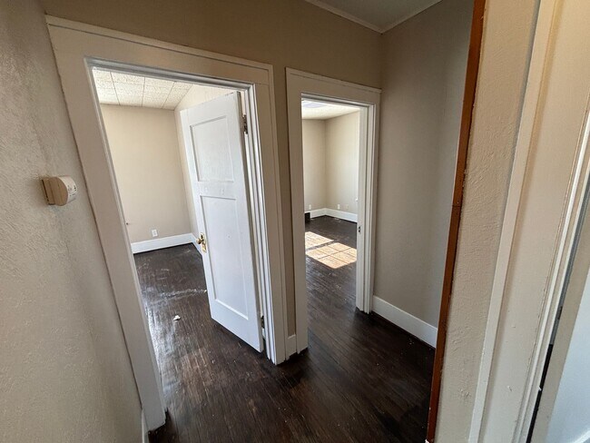 Building Photo - 4 Bedroom, 1 Bathroom home with 2+ car garage!