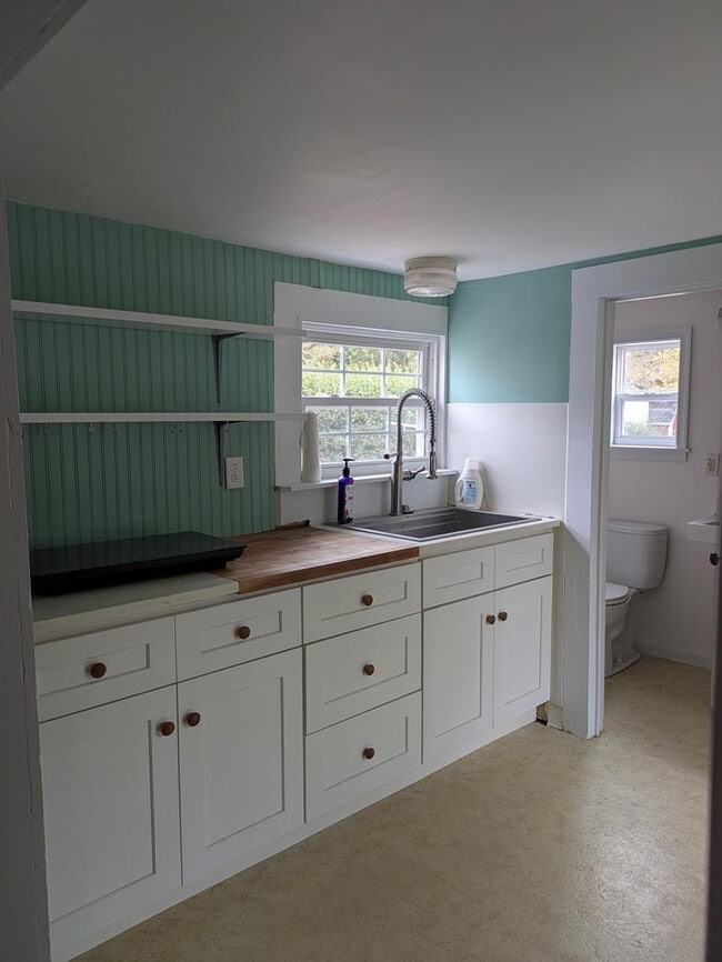 Building Photo - 12 Holly St