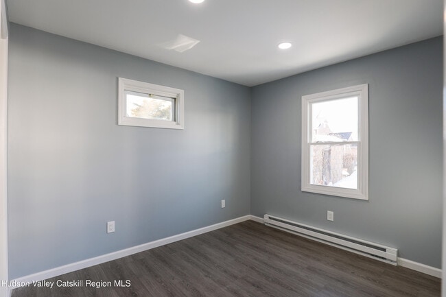 Building Photo - 150-154-154 W Main St