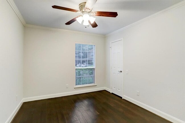 Building Photo - 1880 White Oak Dr