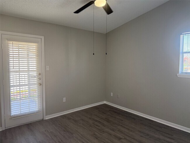 Building Photo - 2121 Hepburn St