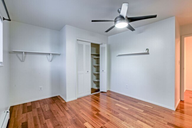 Building Photo - 809 E Drake Rd