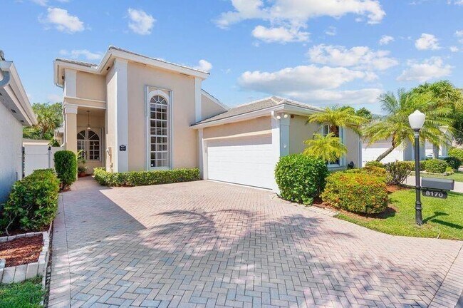 Building Photo - 8170 Hampton Wood Dr