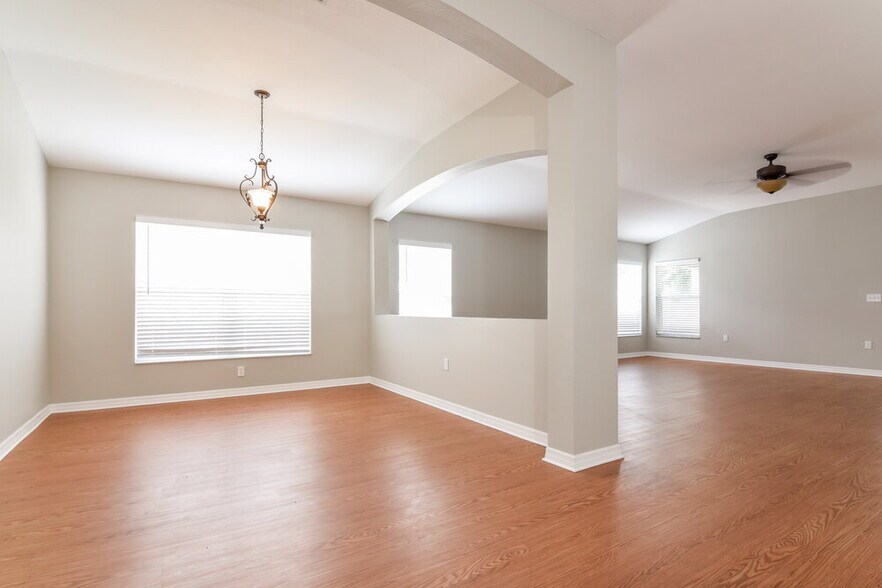 Building Photo - 35153 Meadow Reach Dr