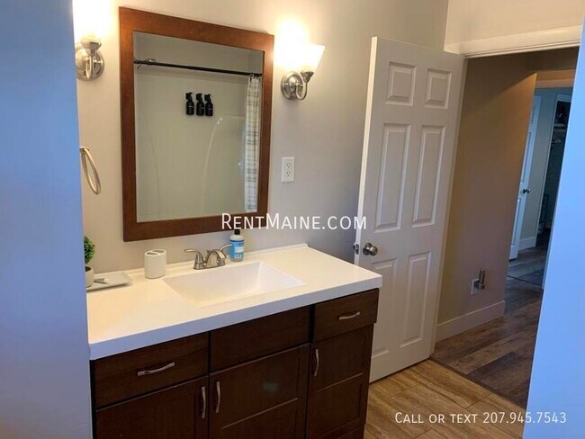 Building Photo - 5 Spencer St