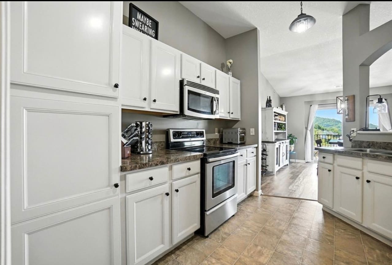 Building Photo - 2349 Rolling Hills Dr