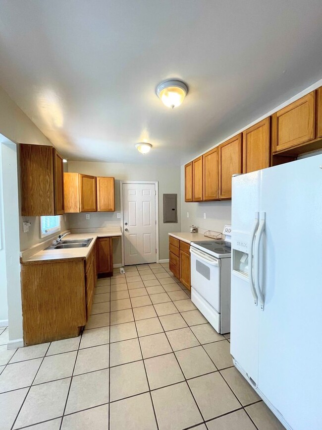 Building Photo - Nice 4 bedroom Home