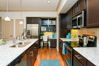 Building Photo - Valencia Place Apartments