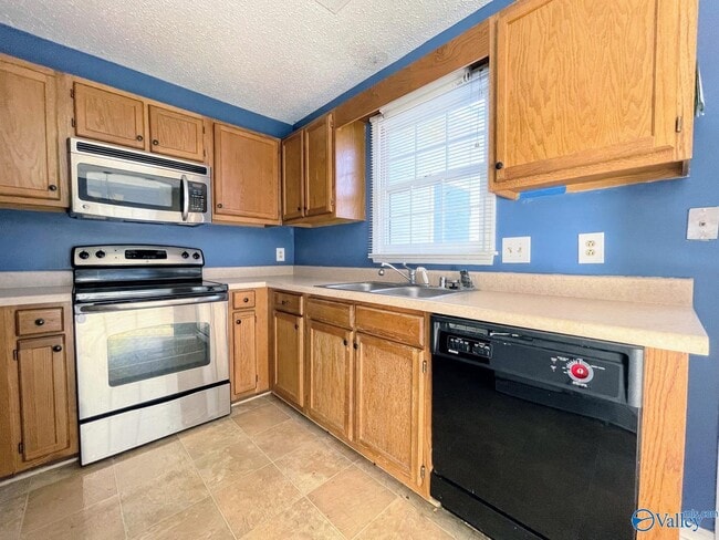 Building Photo - 603 Maysville Rd NE