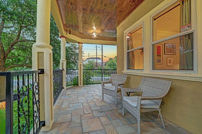 Building Photo - 1302 W 21st St