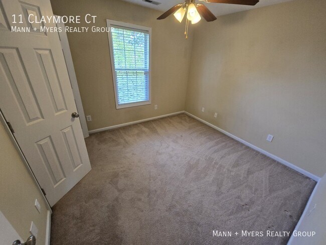 Building Photo - 11 Claymore Ct