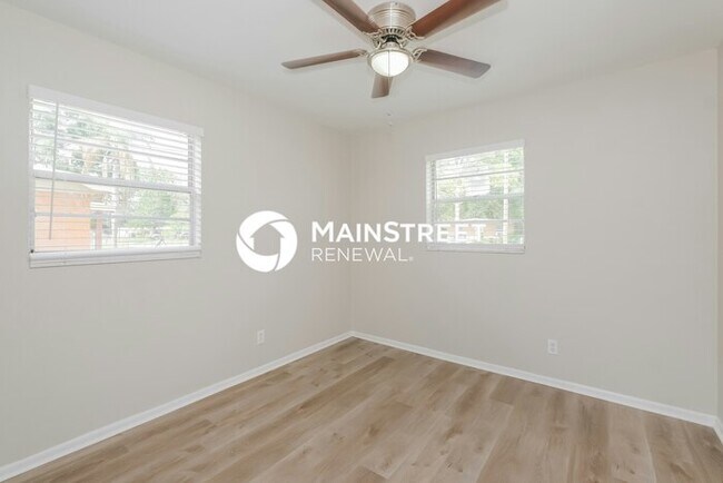 Building Photo - 3 Bedroom Pet-Friendly Home in Tampa, FL with Main Street Renewal