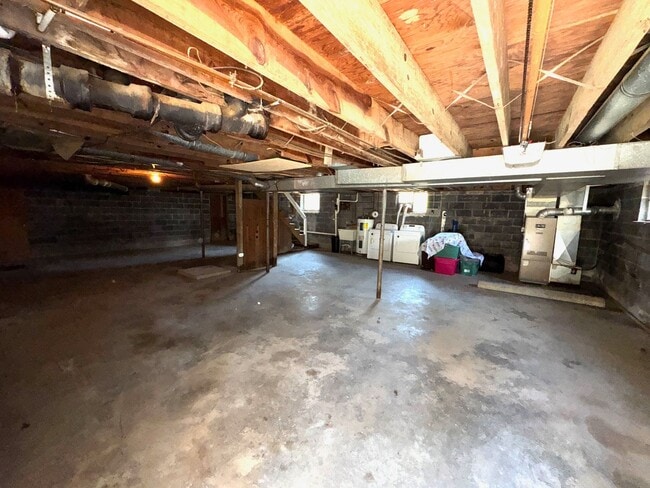 Building Photo - East AVL Spacious Apartment Ready for Occupancy!