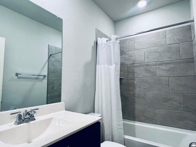 Building Photo - Modern 3BD/2BA Home in Blue Ridge Ranch – Near Loop 410 & Fort Sam