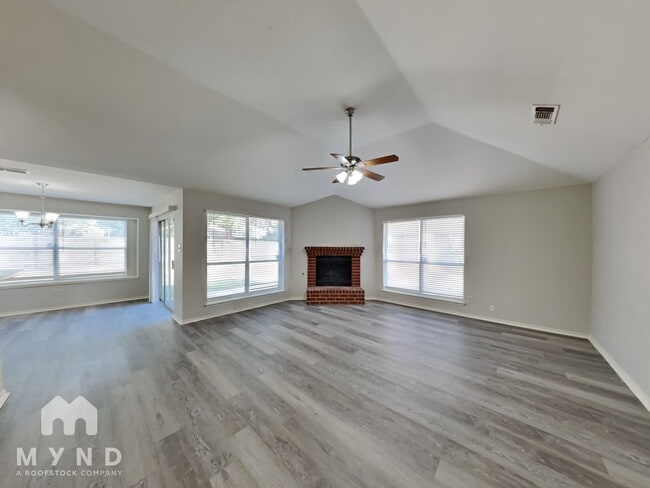 Building Photo - 4961 Briar Oaks Ln
