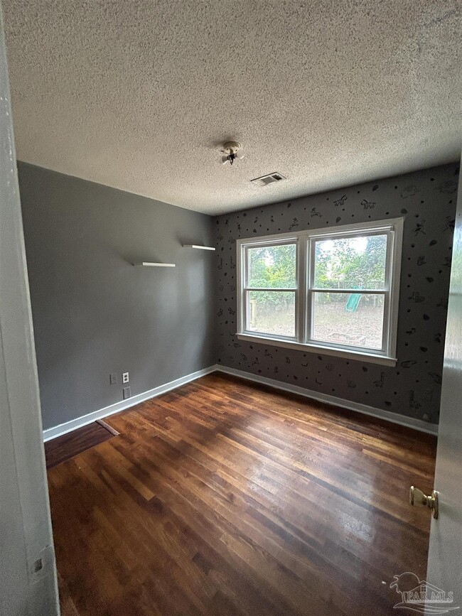 Building Photo - 303 Ariola Ave